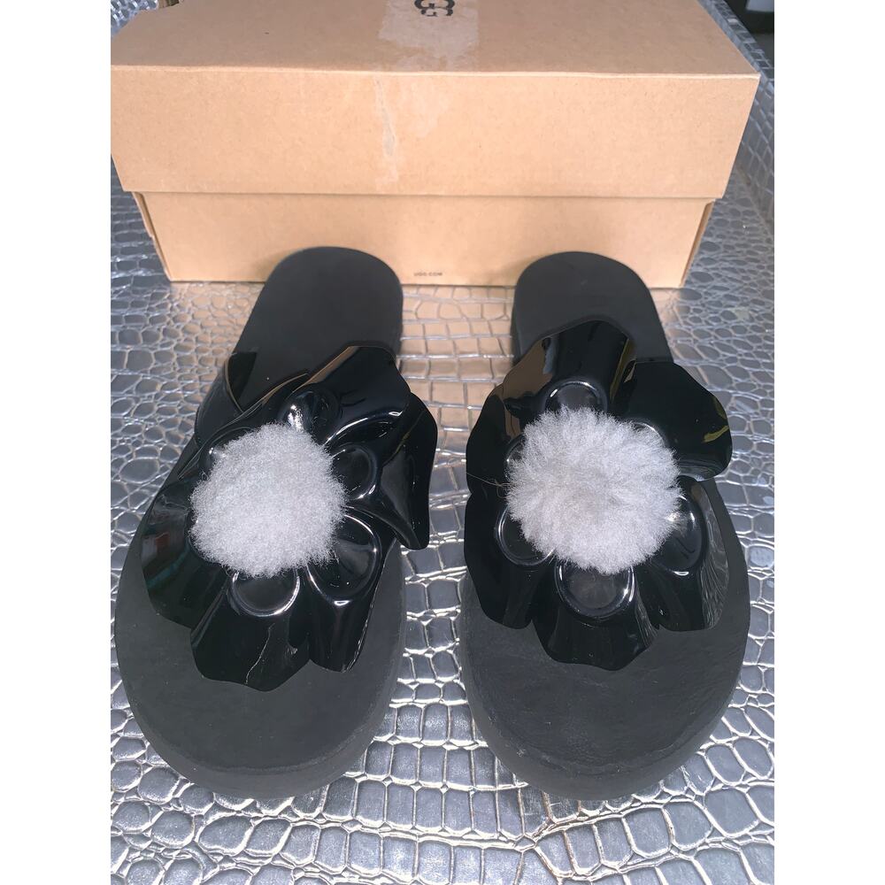 UGG Sandals Black Patent Poppy Fur Logo Pom Pom Flower Flip Flop Size 8